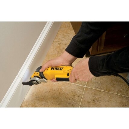 DeWalt Daugiafunkcinio įrankio geležtė 30 mm x 67 mm, DeWALT 4 DeWalt Daugiafunkcinio įrankio geležtė 30 mm x 67 mm, DeWALT 4