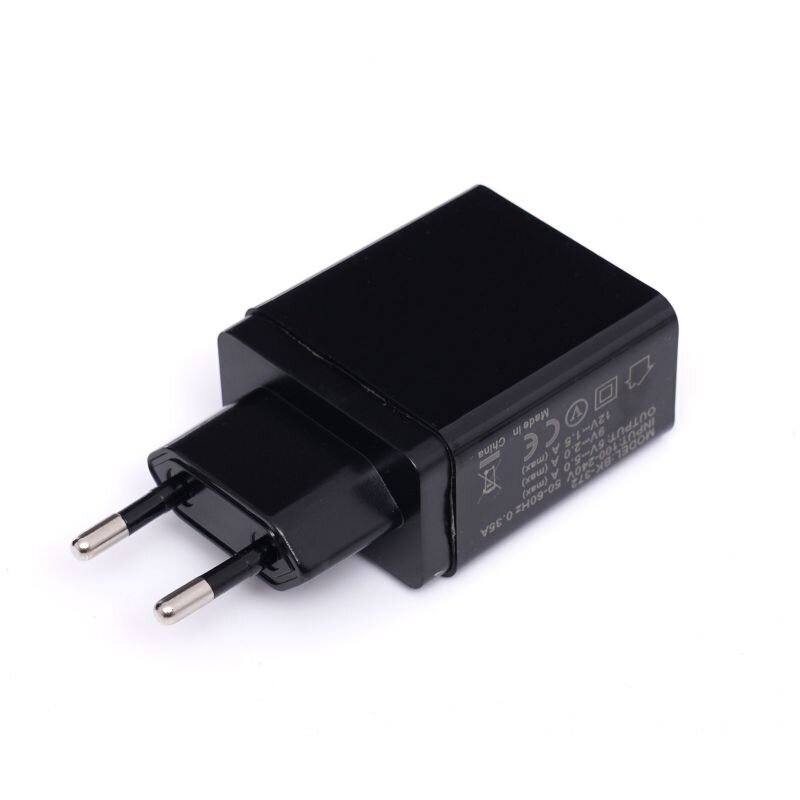 Įkroviklis 220V greito krovimo 2xUSB/2.1A +1USB/QC3.0 5