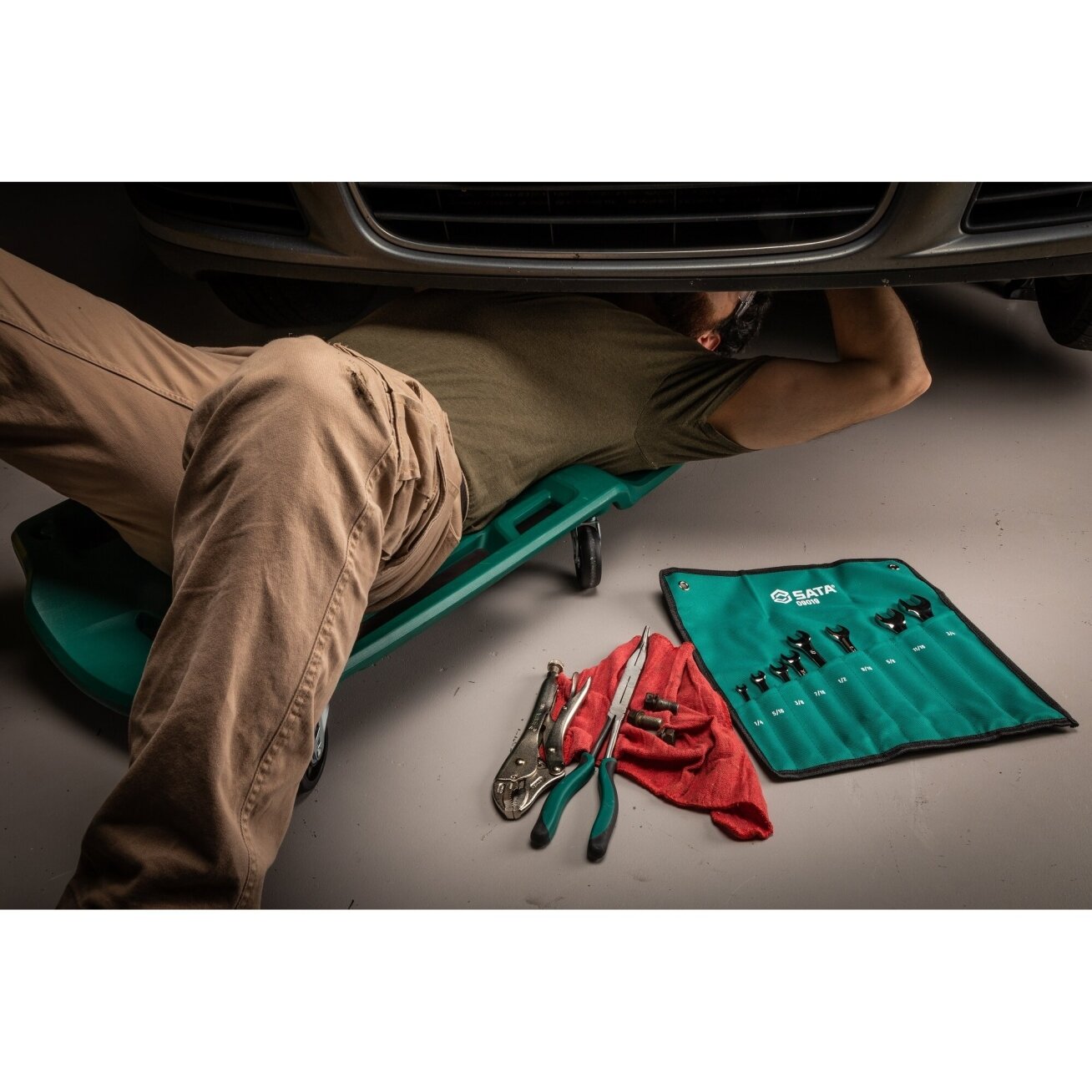 Vežimėlis po automobiliu (plastikinis) 6 Vežimėlis po automobiliu (plastikinis) 6
